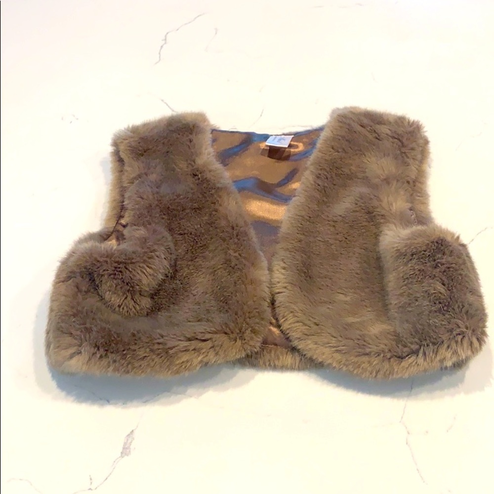 Super Soft Smooth Faux fur vest jacket stylish. Size S.